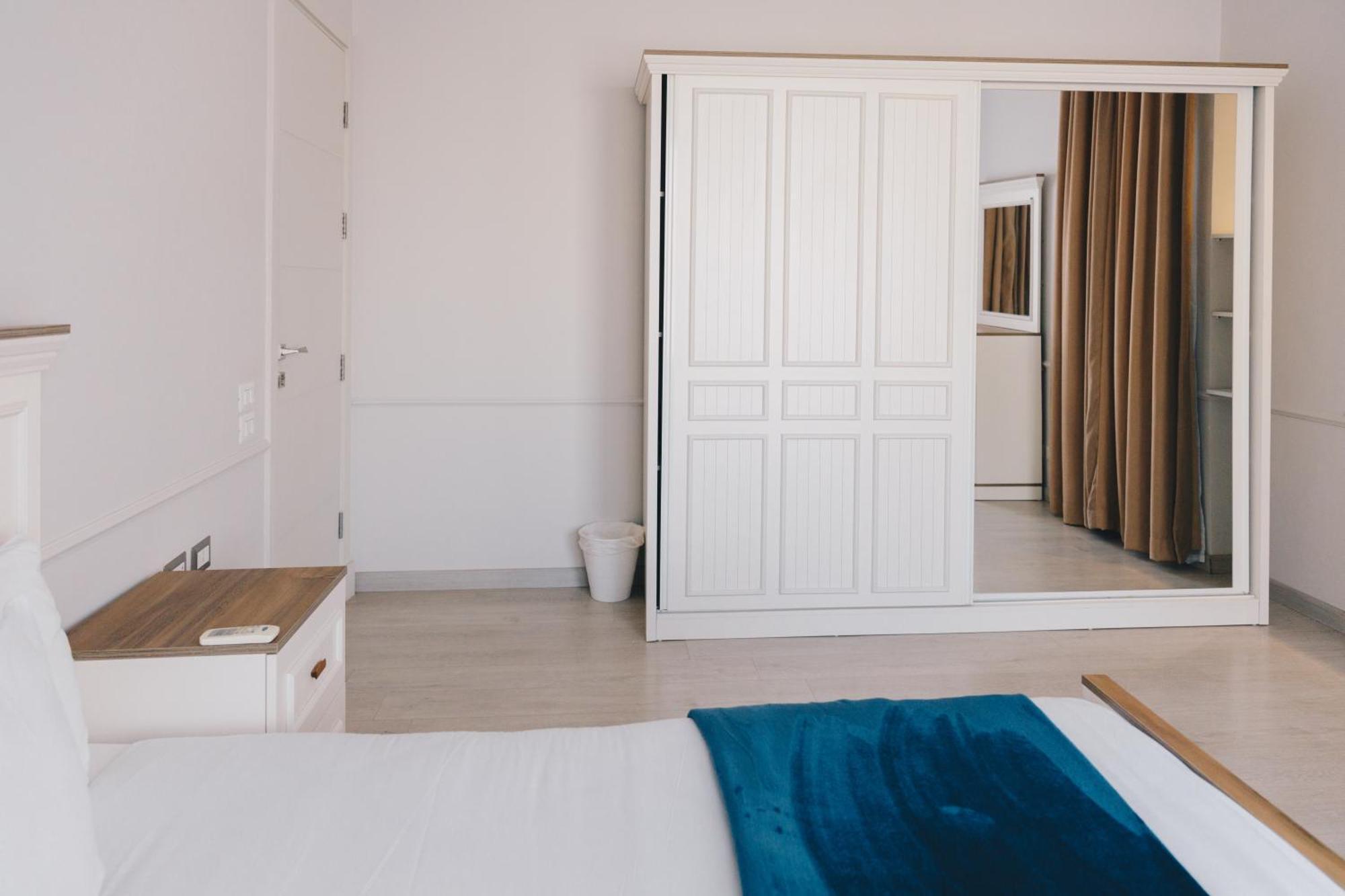 The Suites Near Auc By Elegant El El Cairo Exterior foto